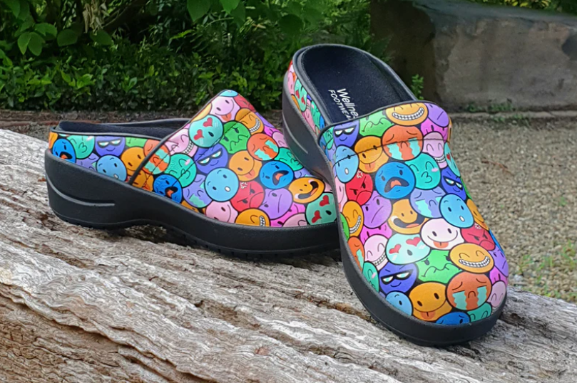 Wellness Faves Clogs - Emojis